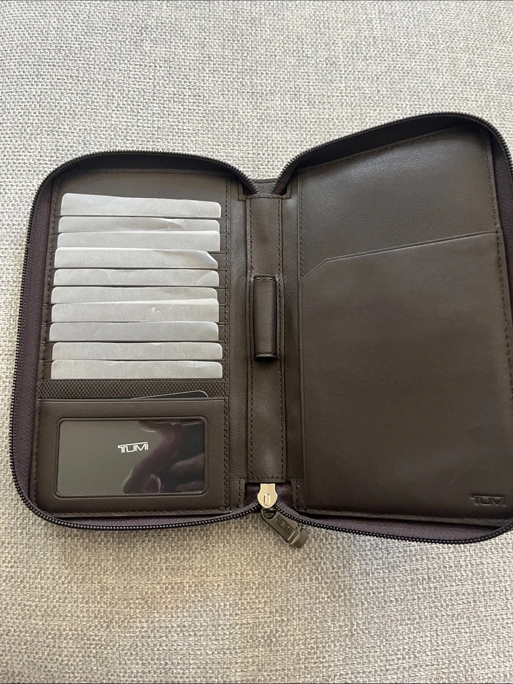 Tumi compact zip